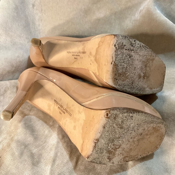 Vera Wang  Lavender Pumps with dust bag. Pretty in light pink. - Picture 11 of 12